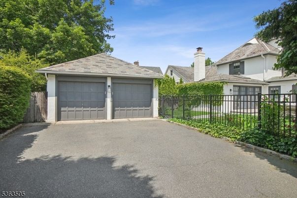 Detached Garage, Exterior