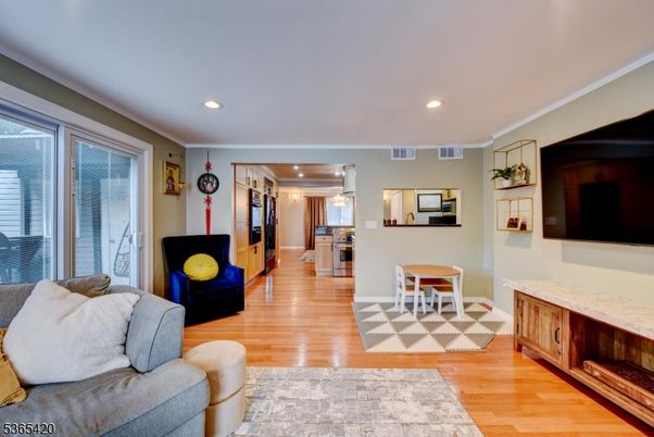 Interior, Recessed Lighting, Wood Texture Flooring