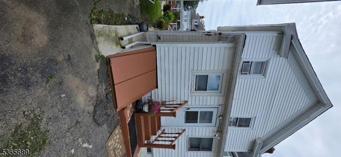 Exterior, Facade, None
