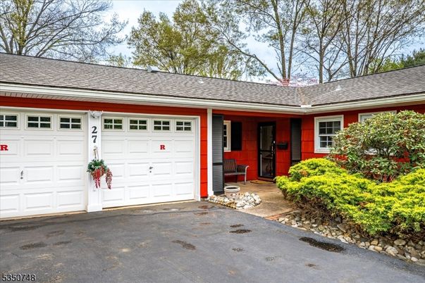 Attached, Exterior, Facade, Ranch
