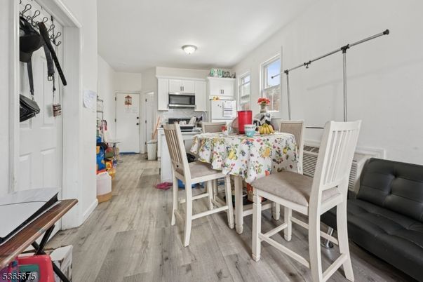 Dining room, Interior, Kitchen, Stainless Steel Appliances, Wood Texture Flooring