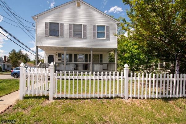 Backyard, Exterior, Facade, Queen Anne Victorian