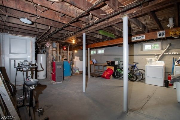 Interior, Washer, Wooden Beams