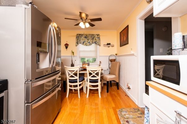 Dining room, Interior, Kitchen, Stainless Steel Appliances, Wood Texture Flooring