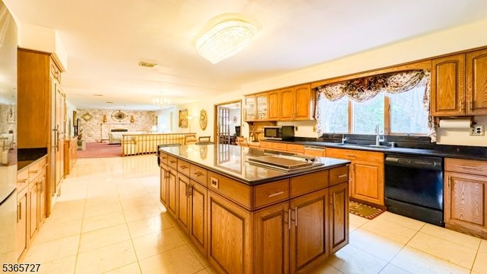Chandelier, Interior, Kitchen