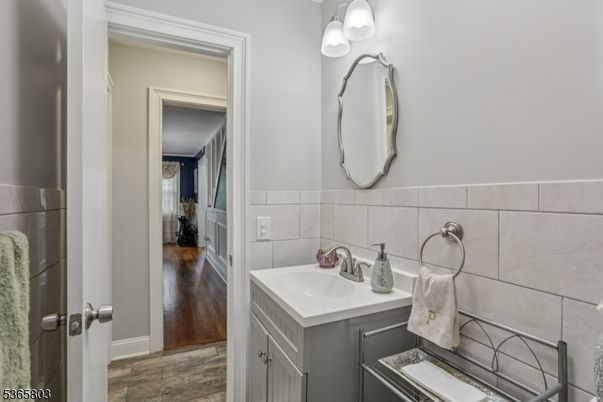 Bathroom, Interior, Wood Texture Flooring