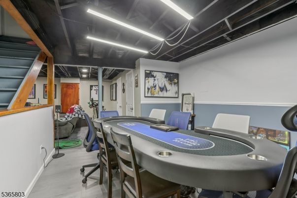 Game Room, Interior