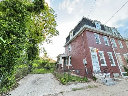 Exterior, Facade, Brick Facade, American Foursquare