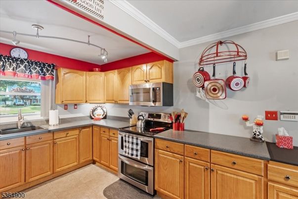 Interior, Kitchen, Stainless Steel Appliances