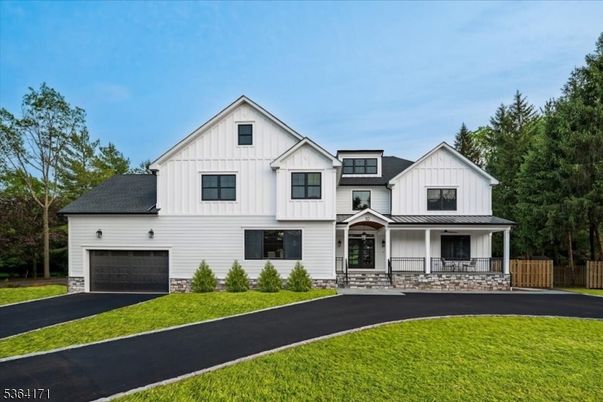 Attached, Exterior, Facade, Farmhouse