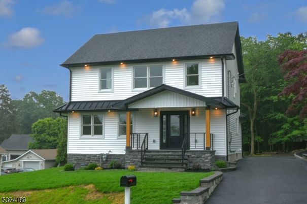 Exterior, Facade, Queen Anne Victorian
