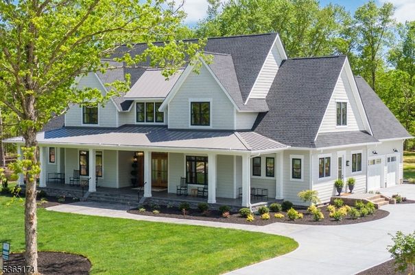 Attached, Exterior, Facade, Farmhouse
