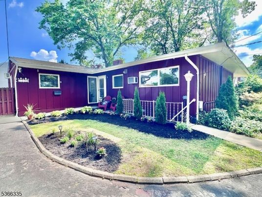 Backyard, Exterior, Facade, Ranch
