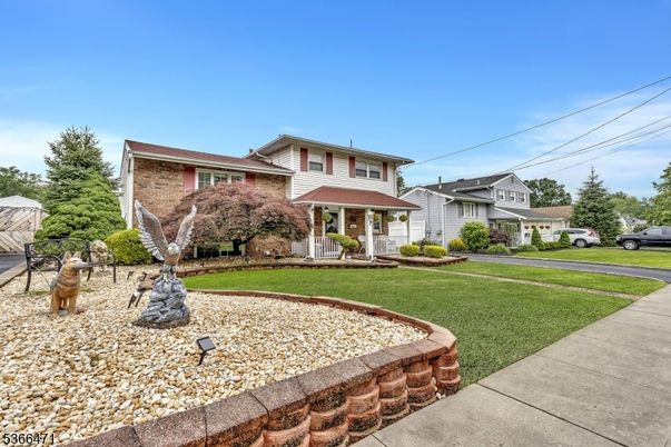 Backyard, Exterior, Facade, American Foursquare