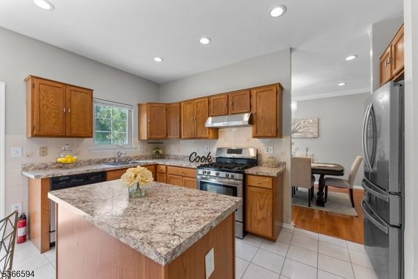 Dining room, Interior, Kitchen, Recessed Lighting, Stainless Steel Appliances, Wood Texture Flooring