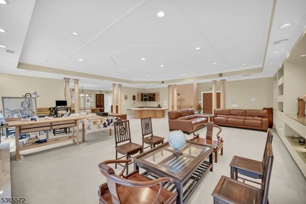 Interior, Living room, Pendant Lights, Recessed Lighting