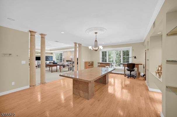 Chandelier, Dining room, Interior, Kitchen, Piano, Recessed Lighting, Wood Texture Flooring