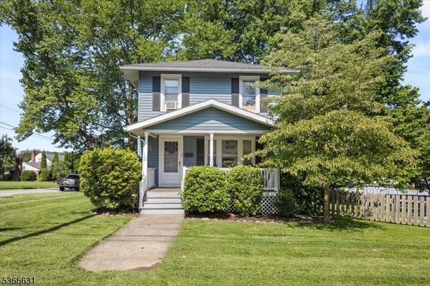 Exterior, Facade, American Foursquare