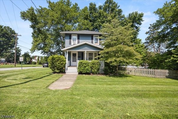 Backyard, Exterior, Facade, American Foursquare