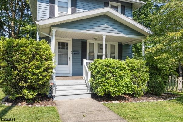 Exterior, Facade, American Craftsman
