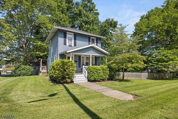 Backyard, Exterior, Facade, American Foursquare