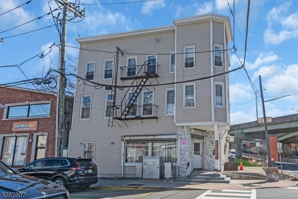 Exterior, Facade, Brick Facade, Rowhouse