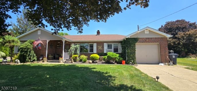 Attached, Exterior, Facade, Brick Facade, Ranch