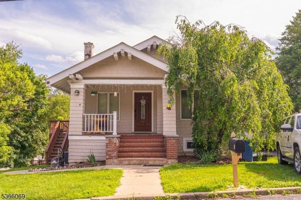 Exterior, Facade, American Craftsman
