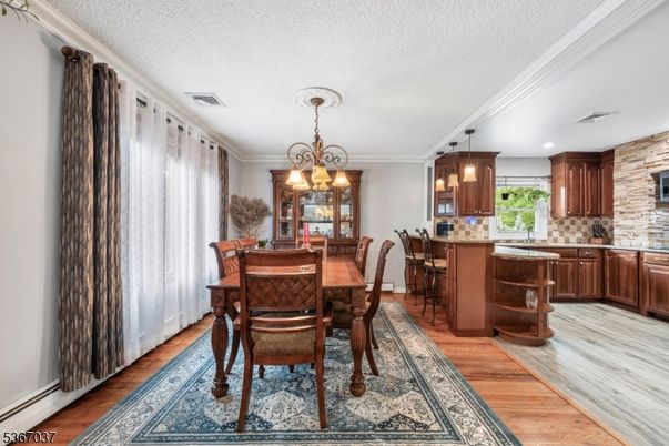 Chandelier, Dining room, Interior, Kitchen, Pendant Lights, Recessed Lighting, Wood Texture Flooring