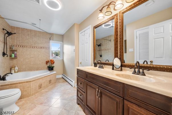 Bathroom, Dual Sink Vanities, Interior, Recessed Lighting