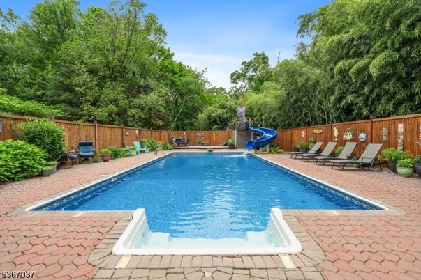 Exterior, Playground, Pool