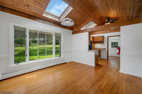 Empty room, Interior, Wooden Ceilings, Wood Texture Flooring