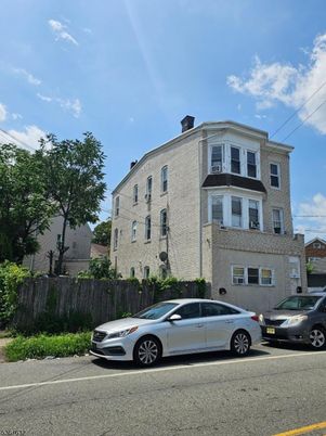 Exterior, Facade, Brick Facade, Rowhouse