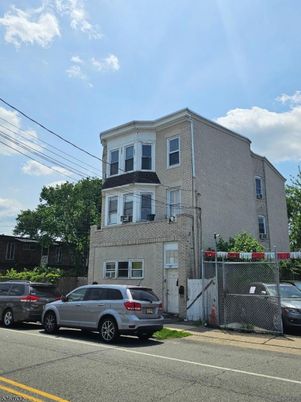 Exterior, Facade, Brick Facade, Rowhouse