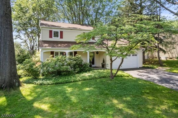 Attached, Backyard, Exterior, Facade, Split Level