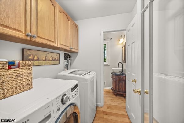 Interior, Washer, Wood Texture Flooring