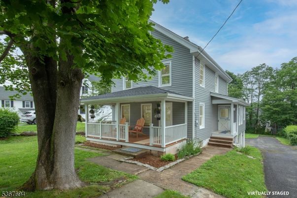 Backyard, Exterior, Facade, American Foursquare