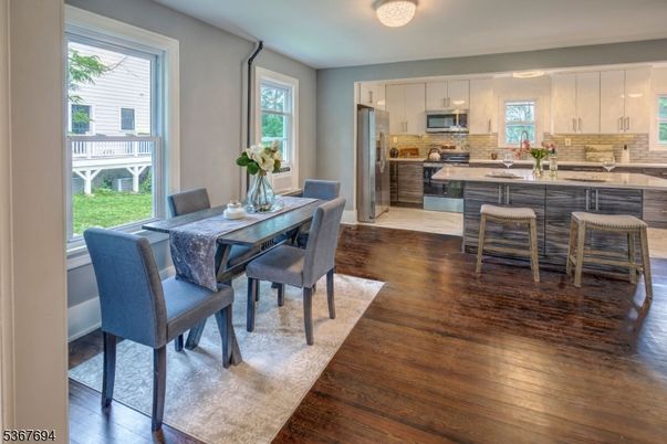 Dining room, Interior, Kitchen, Stainless Steel Appliances, Wood Texture Flooring