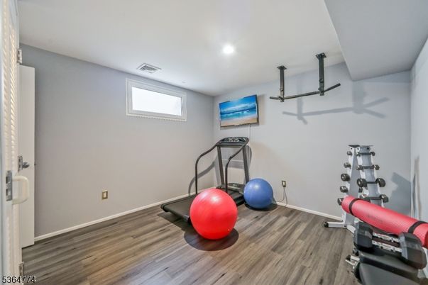 Fitness Equipment, Interior, Recessed Lighting, Wood Texture Flooring