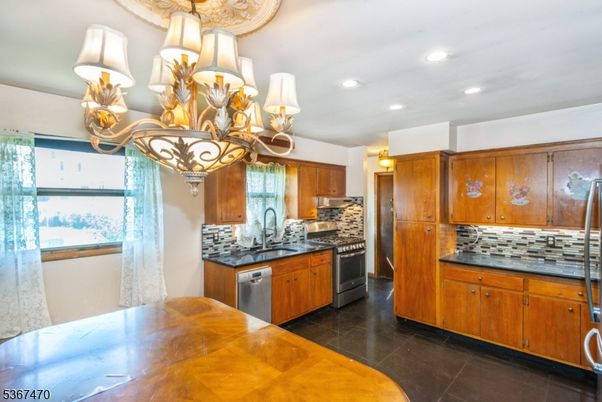 Chandelier, Interior, Kitchen, Recessed Lighting, Stainless Steel Appliances