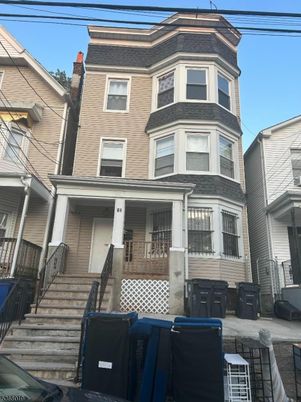 Exterior, Facade, Rowhouse
