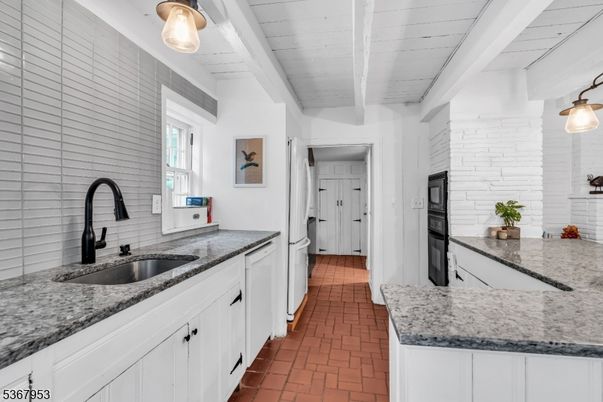 Interior, Kitchen, Pendant Lights, Stone Walls