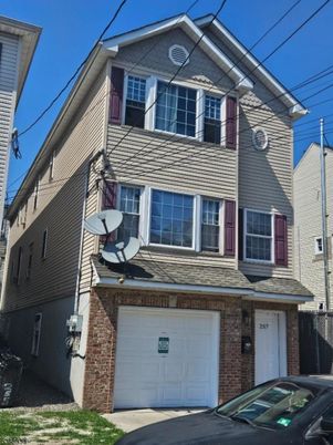 Attached, Exterior, Facade, Brick Facade, Rowhouse