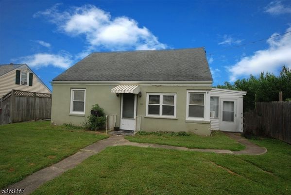 Backyard, Exterior, Facade, Cape Cod