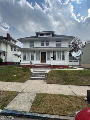 Exterior, Facade, American Foursquare