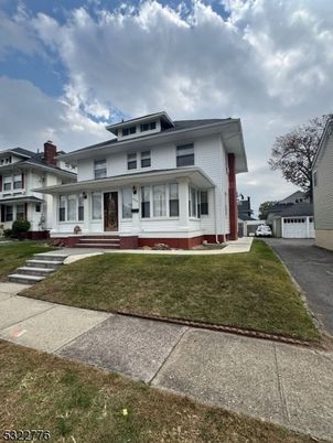 Exterior, Facade, American Foursquare