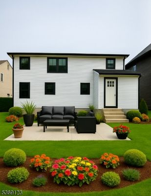 Backyard, Exterior, Facade, Split Level