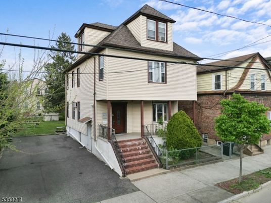 Exterior, Facade, Brick Facade, American Foursquare