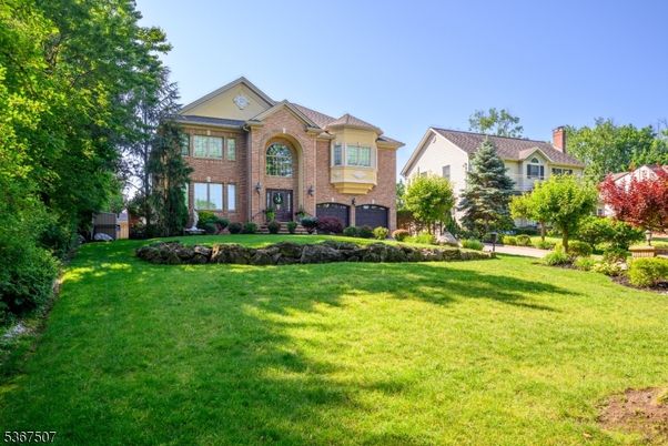 Backyard, Exterior, Facade, Brick Facade, Brick Traditional