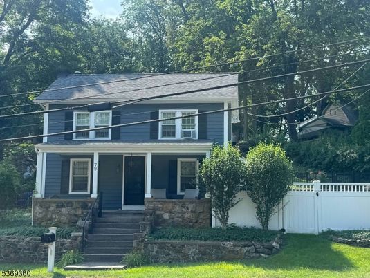 Exterior, Facade, American Foursquare